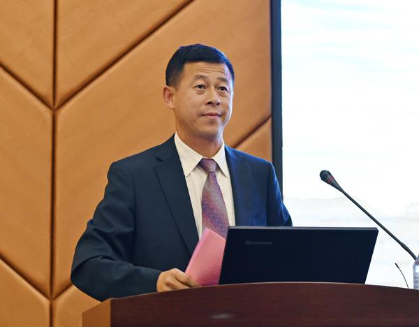 金连海处长主持讲座__.JPG